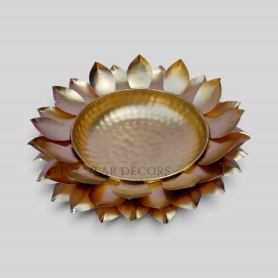Metal lotus urli