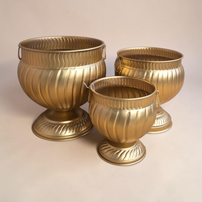 Metal planter set of 3