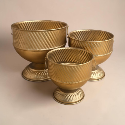 Metal planter set of 3