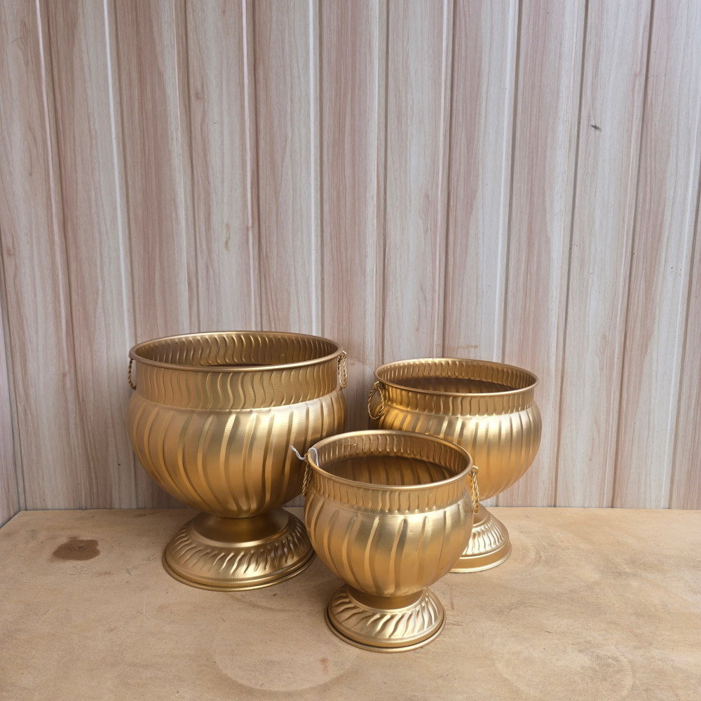 Metal planter set of 3