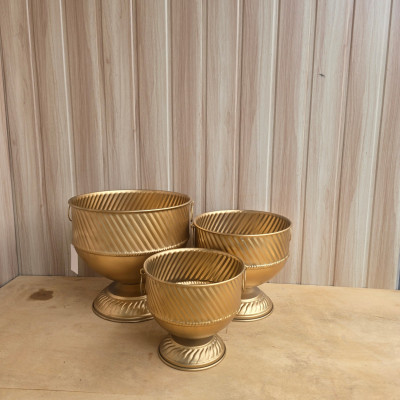 Metal planter set of 3