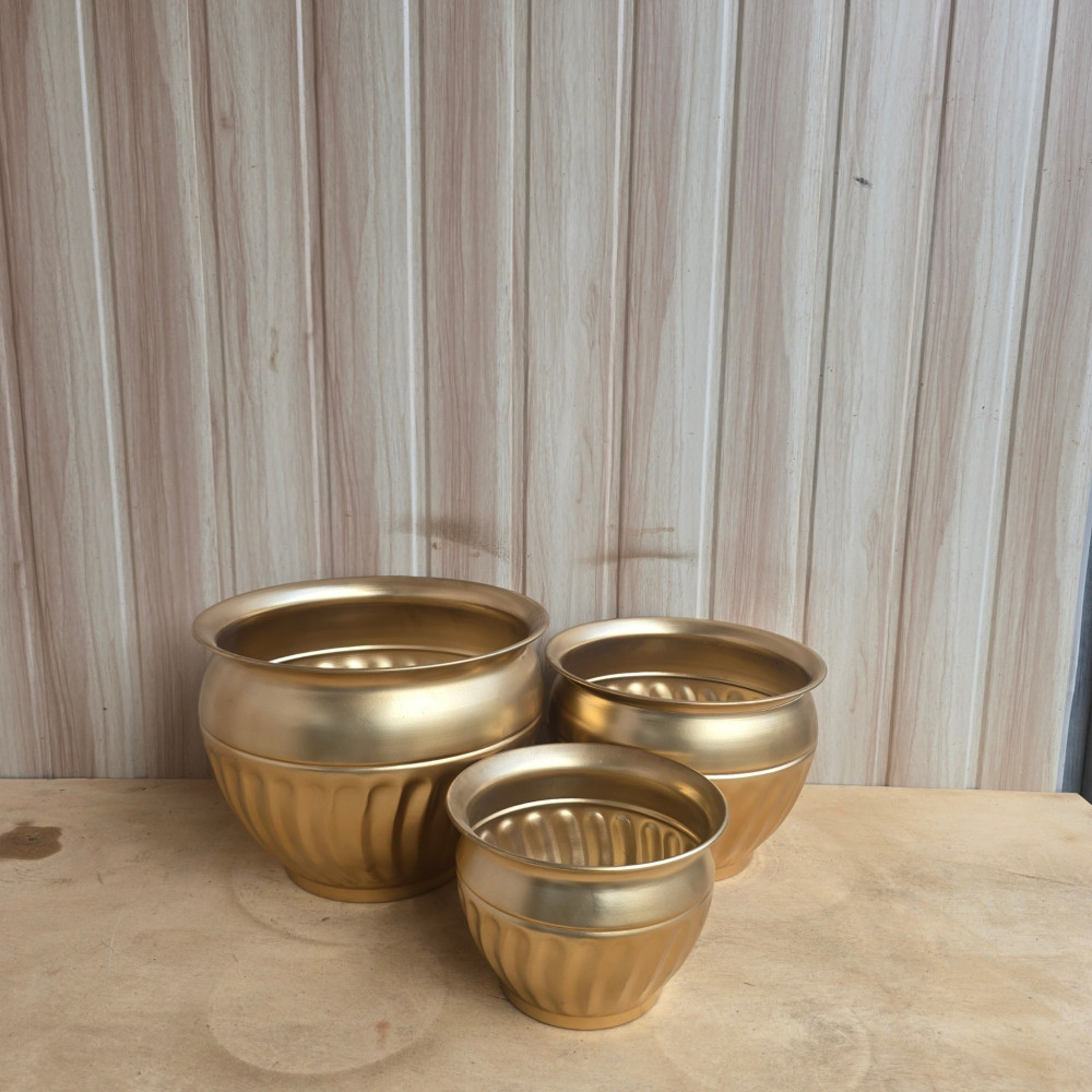 Metal planter set of 3