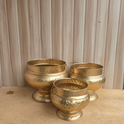 Metal planter set of 3